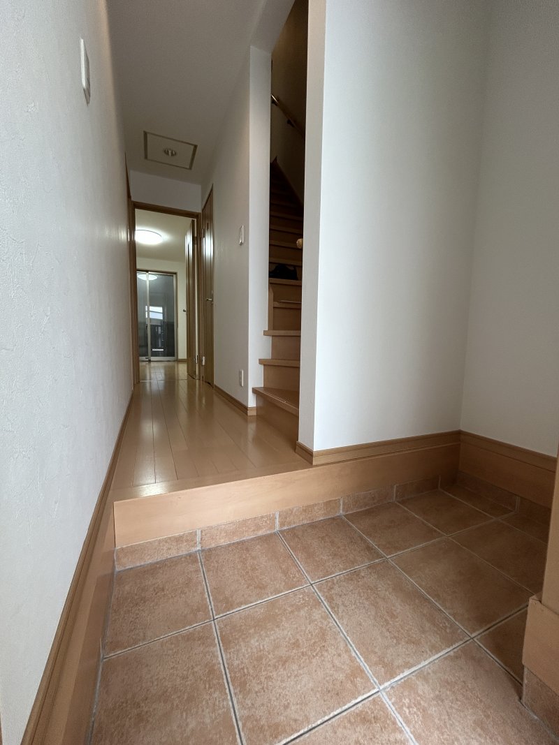 玄関には収納棚を置くスペースがあり、ご家族の靴など整理整頓できます