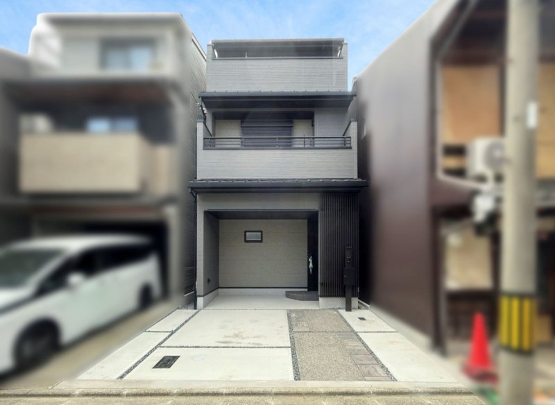 【現地外観】落ち着いた色調のスタイリッシュなデザイン。