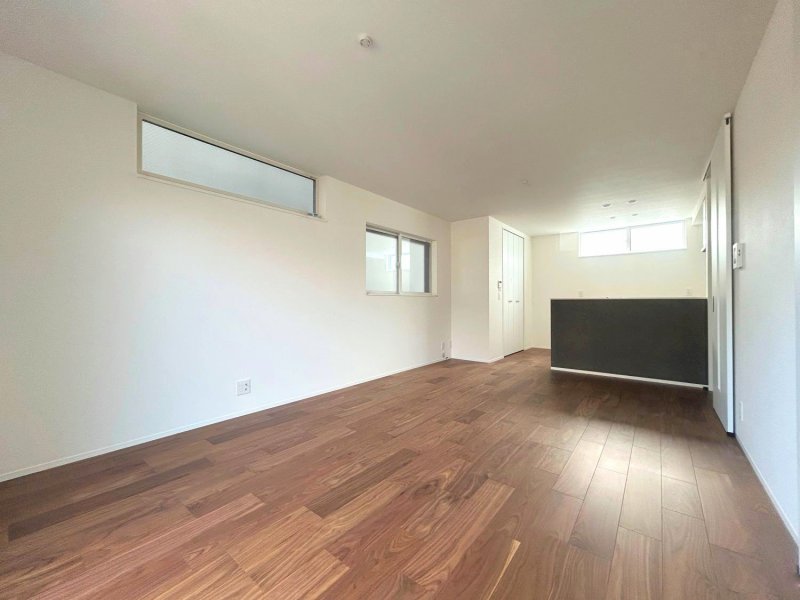 【LDK16.2帖】対面キッチンからはリビング全体が見渡せ、会話も弾みます。