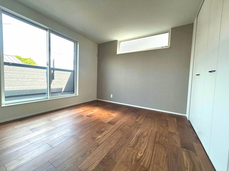 【3階7.3帖】主寝室に最適な、ゆとりある7.3帖の居室。