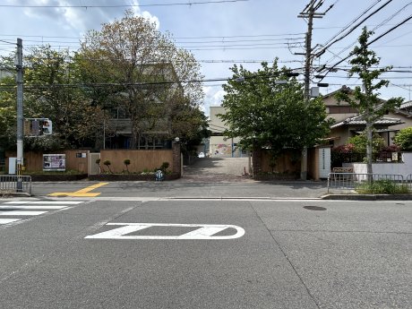 勧修小学校　徒歩7分　500ｍ