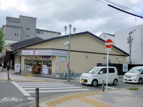 セブンイレブン京都北大路大宮店：徒歩4分（300ｍ）