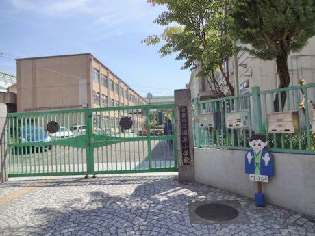 深草小学校　徒歩8分