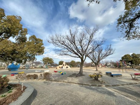 高槻城公園　徒歩5分　400ｍ