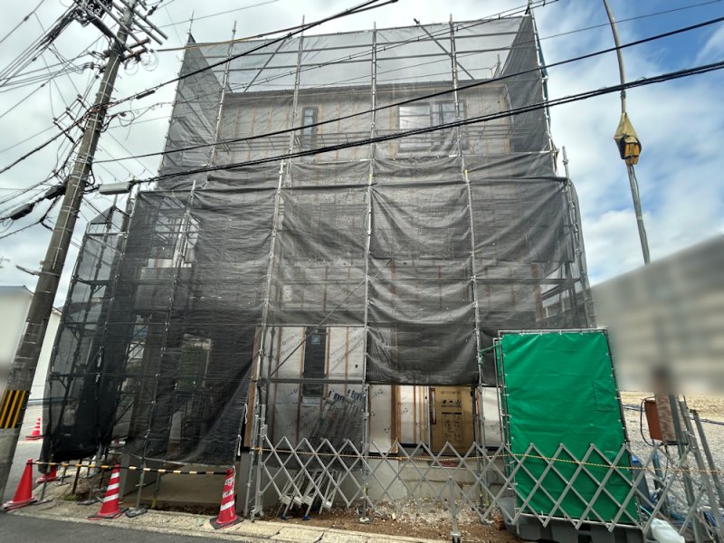 只今建築中！