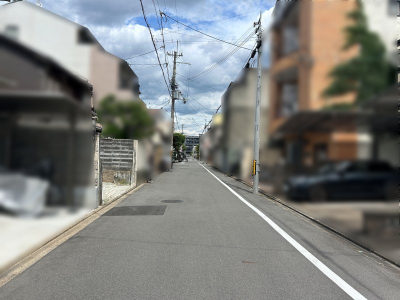 現地前道(東向き)　約５．９ｍ