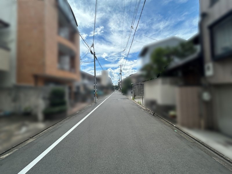 現地前道(西向き)　約５．９ｍ