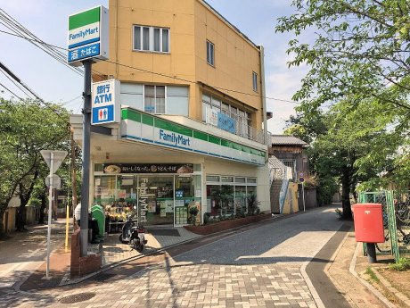 ファミリーマート梶友西向日駅前店　徒歩10分　800ｍ
