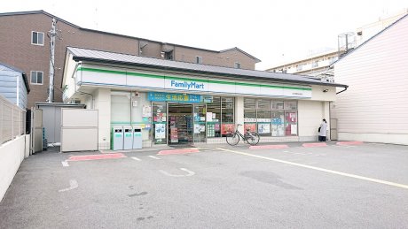 ファミリーマート中立売智恵光院店まで240m
