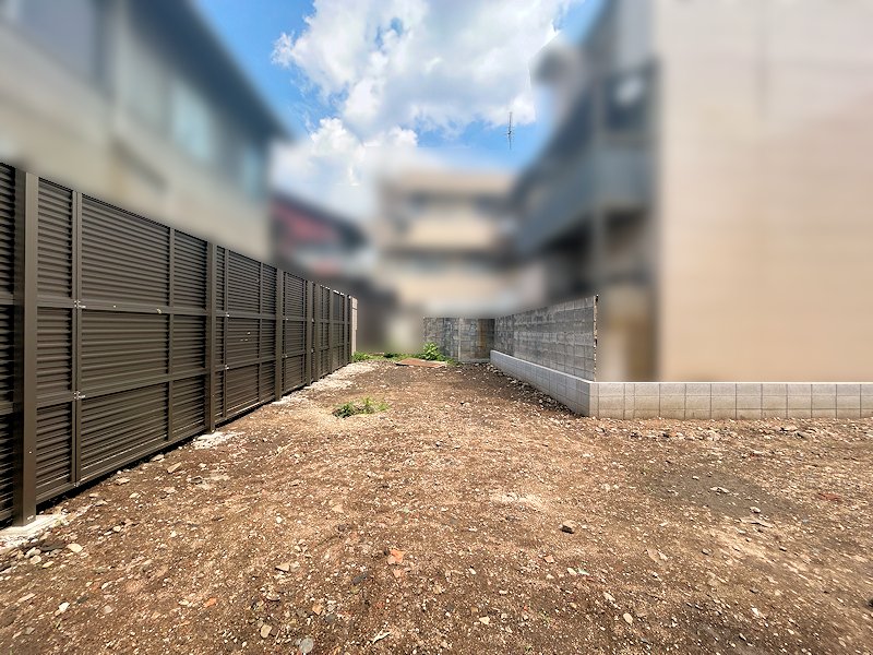 【現地土地写真】更地のため、建築プランを検討しやすい状態です。現地見学もお気軽にご相談ください。