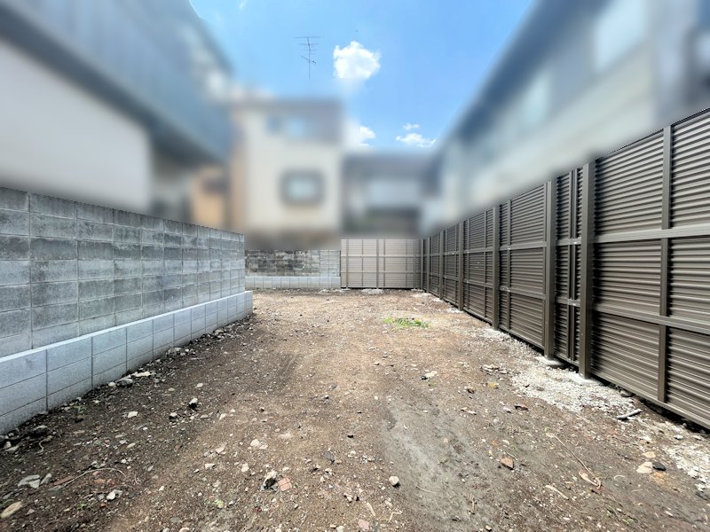 【現地土地写真】土地面積169.51㎡、約51.27坪のゆとりある敷地。建築条件なしの売土地です。