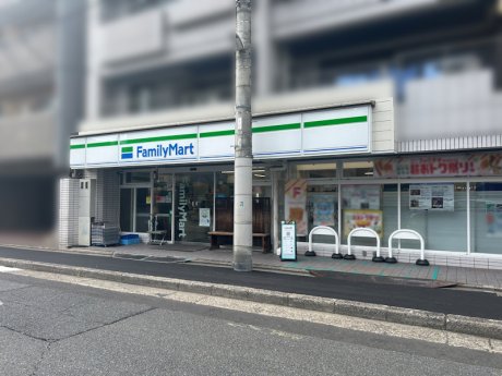 ファミリーマート長者亀屋町店まで210m