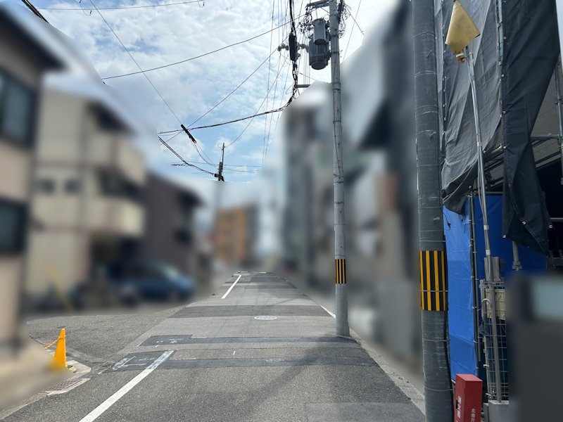 【前面道路】 北側約6mの前面道路。現地とあわせて道路幅や周辺環境をご確認いただけます。