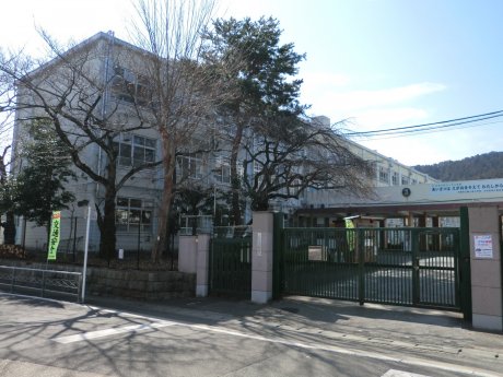 陵ケ岡小学校　徒歩4分