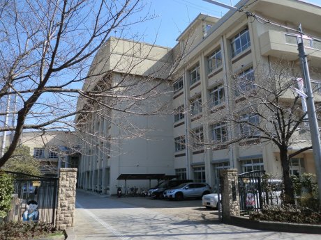 花山中学校　徒歩11分