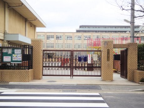 七条第三小学校　徒歩3分  (240ｍ)