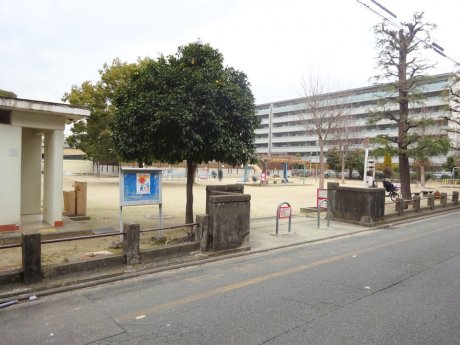 石ヶ坪公園　徒歩3分　(200ｍ)