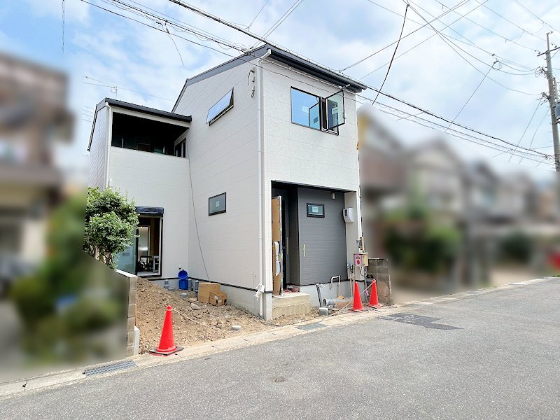 2026年8月完成予定の新築戸建。現地では敷地や建物位置をご確認いただけます。