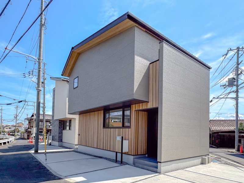 【1号地】駅まで徒歩10分の便利な立地。敷地内に2台駐車できるため、通勤やお子さまの送り迎え、休日のお出かけもスムーズです。