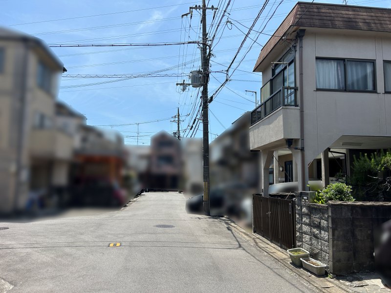 前道(南東向き)約６ｍ