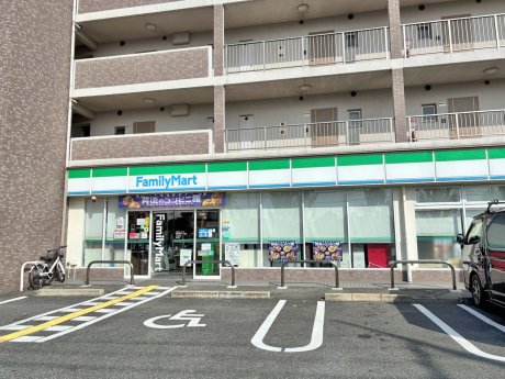 ファミリーマート 高槻川西店まで約1500m　徒歩20分