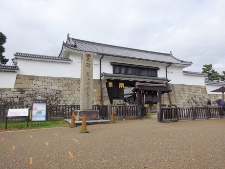 二条城まで705ｍ　徒歩約9分　