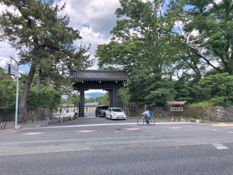 京都御所まで1100ｍ　徒歩約14分