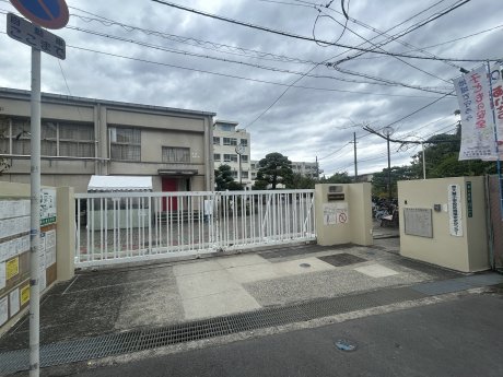 赤大路小学校　徒歩3分　240ｍ