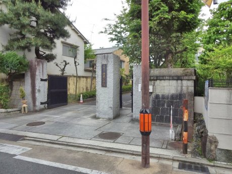 京都市立待鳳小学校　徒歩6分(480ｍ)