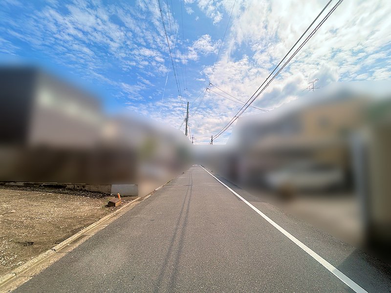 【前面道路】 前面道路は南側約5.9m公道。現地とあわせて道路幅や周辺の街並みもご確認ください。