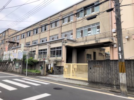 京都市立藤ノ森小学校まで900m