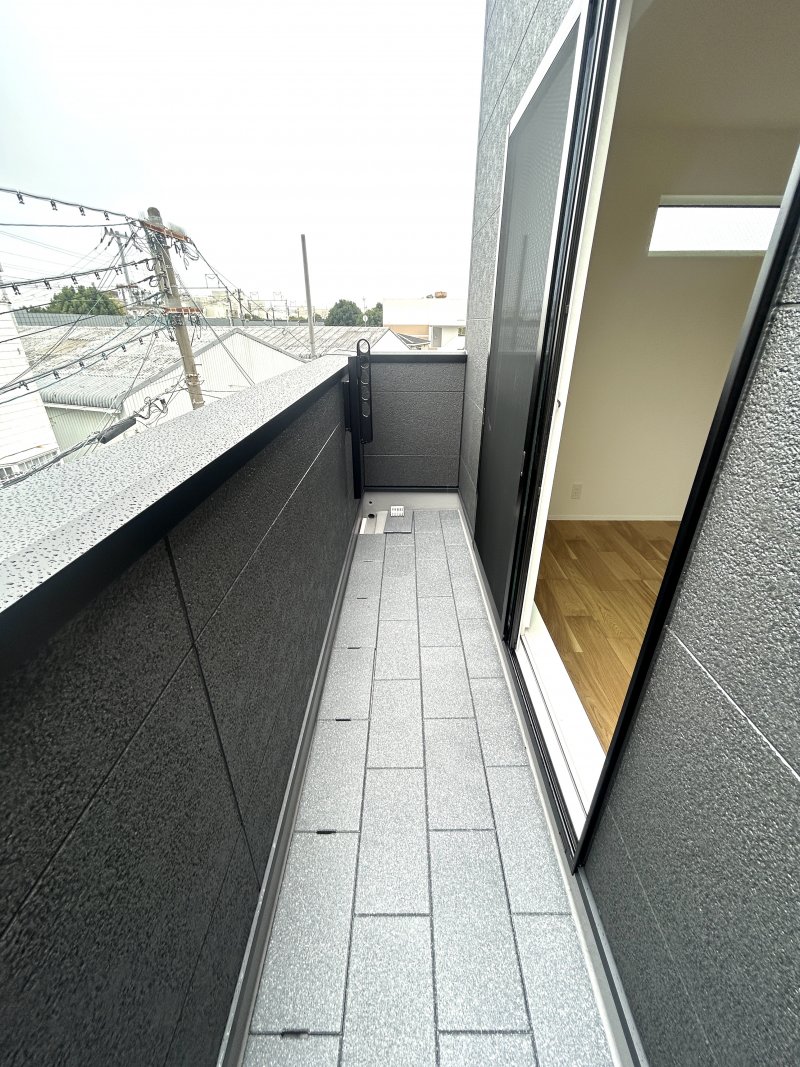 2階と3階の両方にバルコニーを設置。洗濯物干しはもちろん、用途に合わせて使い分けられる便利な空間です♪