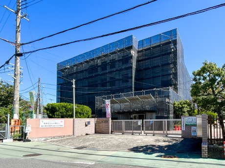 高槻市立如是小学校まで800ｍ　徒歩12分