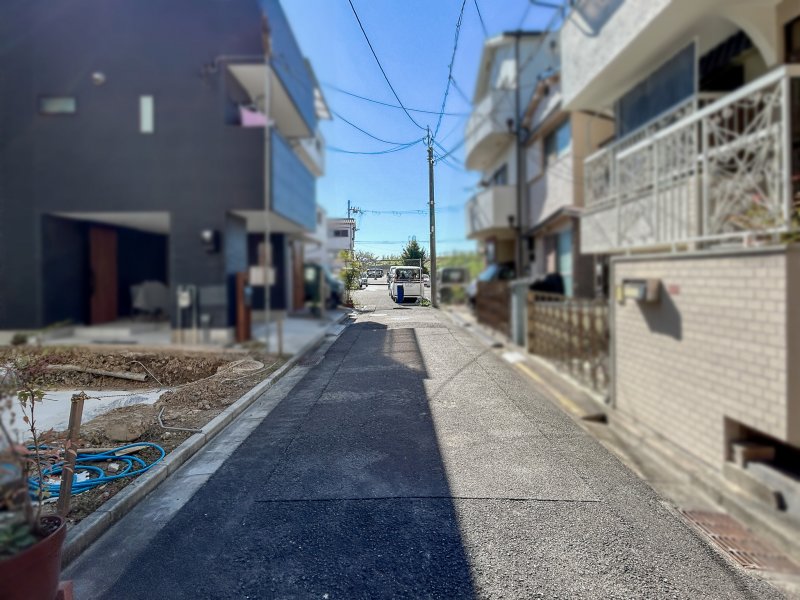 前面道路含む現地外観写真(2026年10月撮影)