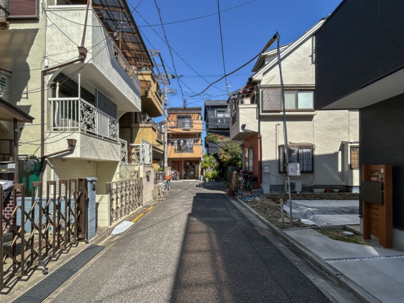 前面道路含む現地外観写真(2026年10月撮影)