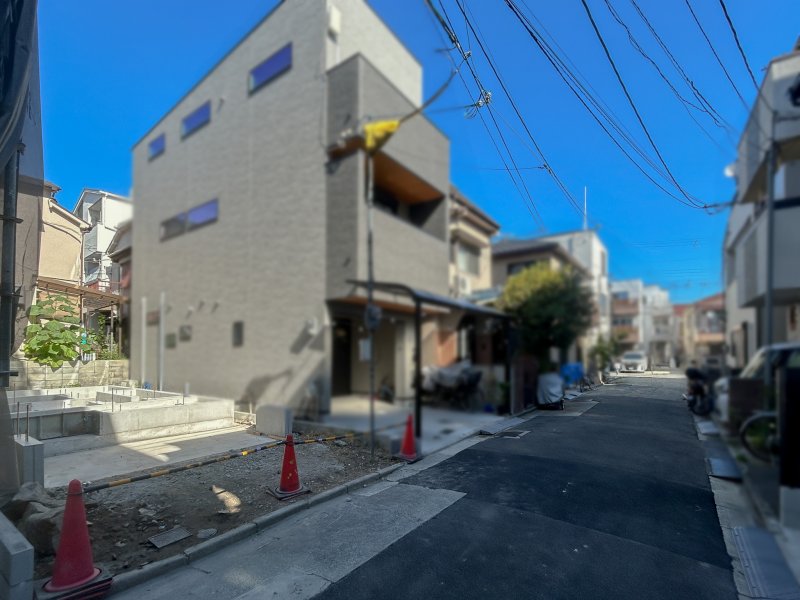 前面道路含む現地外観写真(2026年10月撮影)