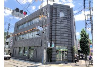 京都銀行銀閣寺支店　徒歩6分（480ｍ）徒歩６分の近さ！お手続きにもパッと行けますね。