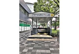 地下鉄烏丸御池駅　歩９分(720ｍ)京都の街中の便利な駅！歩いて９分！同じ線の二条城前駅は徒歩６分です！