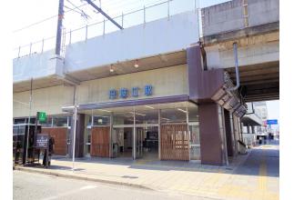 ＪＲ丹波口駅　徒歩10分(800ｍ)京都駅まで乗車時間４分ほど。駅そばには、京都リサーチパークや梅小路公園、京都水族館が立地している、お出かけに便利な駅。