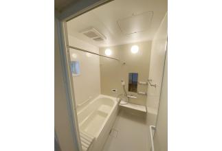 浴室（Housetec）上質で快適な装備に包まれたバスルーム。お手入れしやすさ、使いやすさを備えています