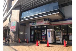 コープこうべミニ御崎まで徒歩6分(480ｍ)駅前のスーパー。お仕事やお出かけ帰りにさっと寄れて便利です！