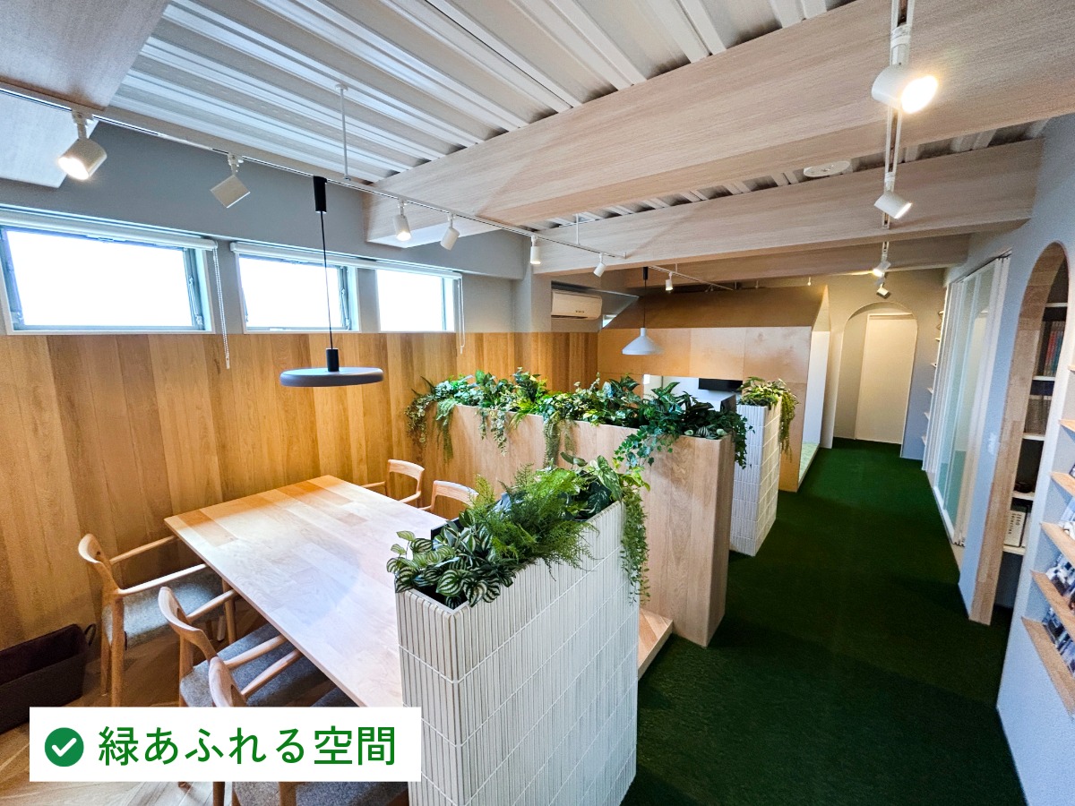開放感あふれるオープン席タイプの打ち合わせスペース
