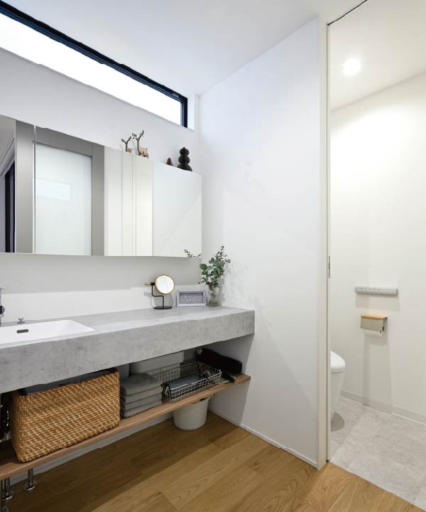 POWDER ROOM & LAUNDRY ROOM