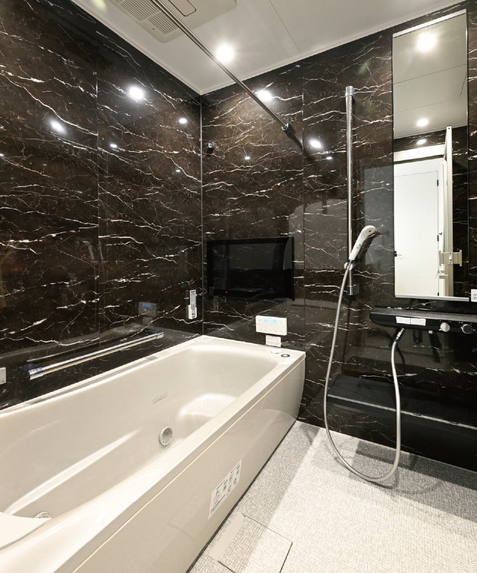 BATHROOM ROOM & LAUNDRY