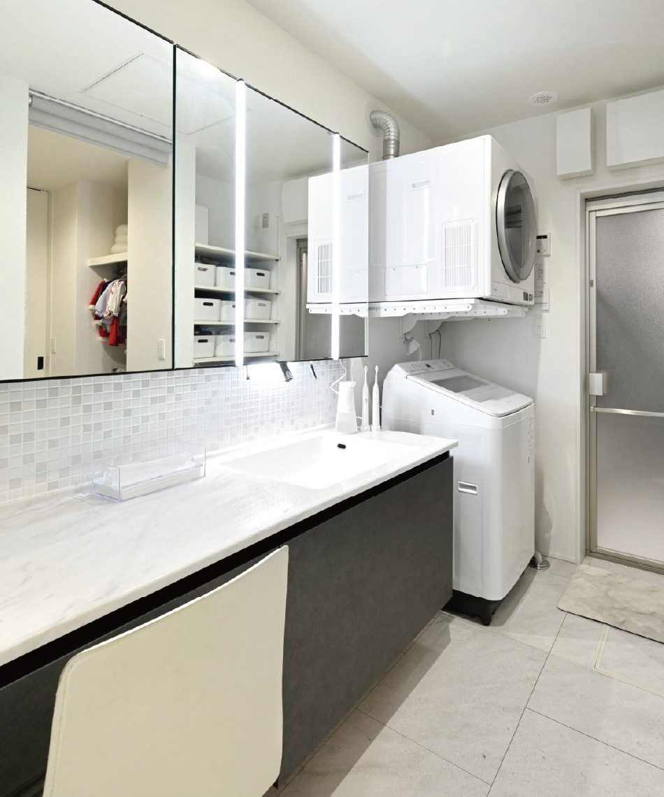 BATHROOM ROOM & LAUNDRY