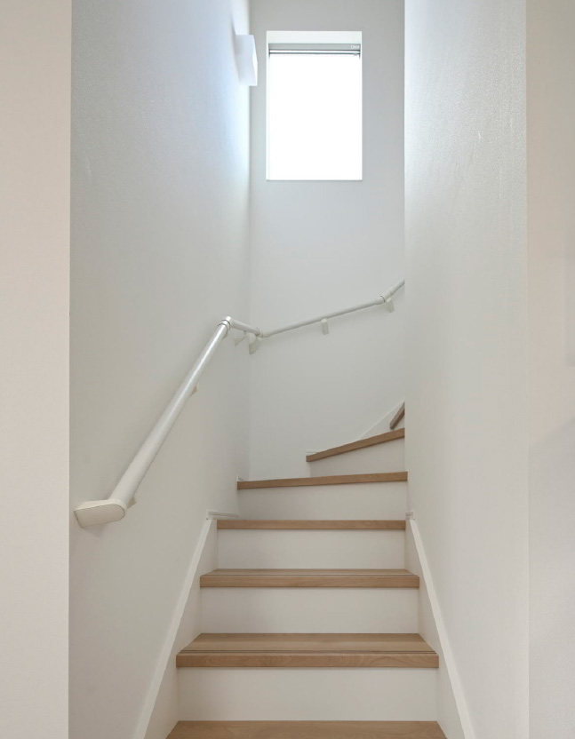 部屋が明るくなる明かり取り窓。プロの細やかな工夫が嬉しい。