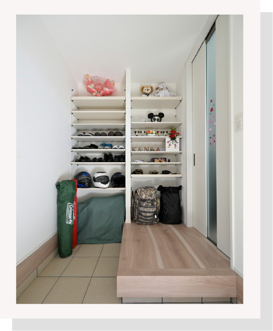 ゆとり収納で靴はもちろんべビーカーからアウトドア用品もOK。