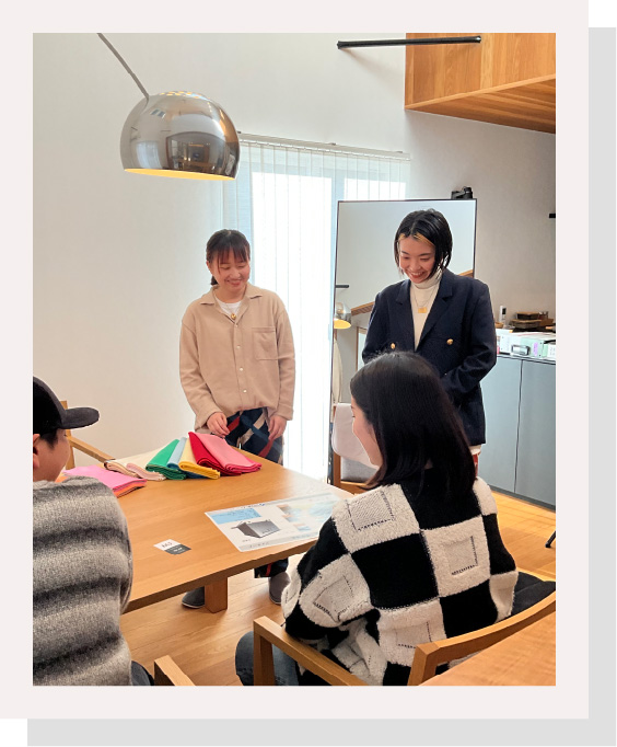 お客様のベースカラーに合わせてインテリアを提案するパーソナルカラー診断。