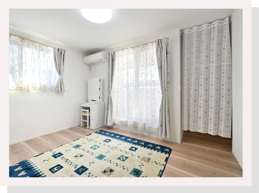 オープンクローゼットは扉の開閉がなく収納が楽。