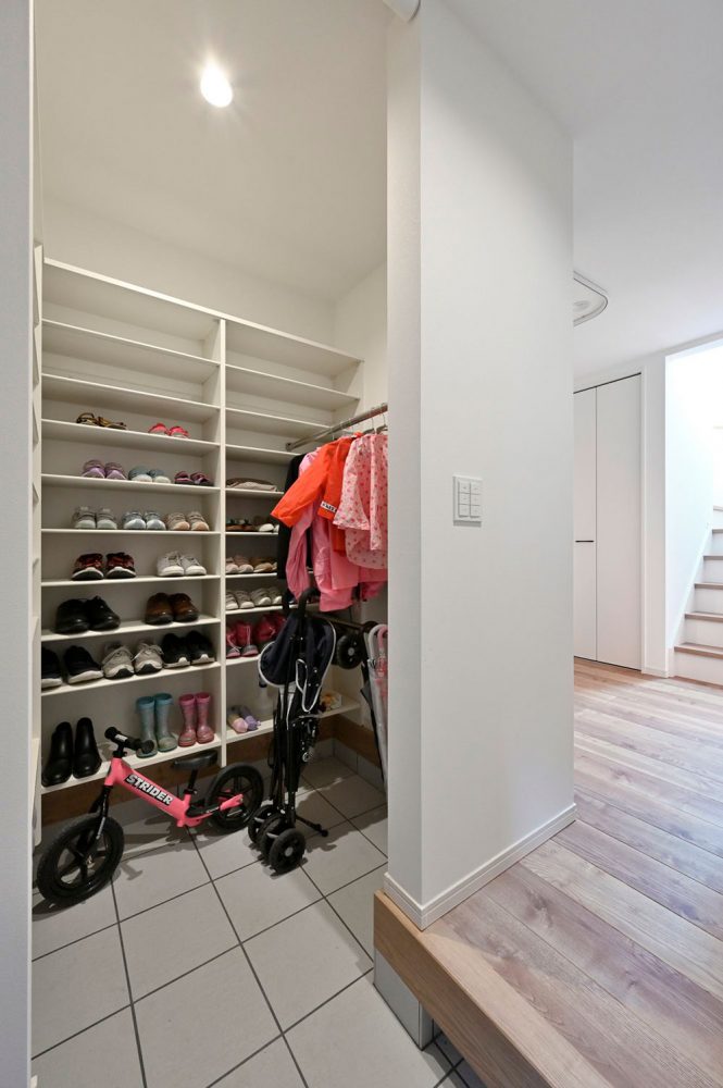 シューズクローゼットの施工事例 32 シューズクローゼットの施工事例